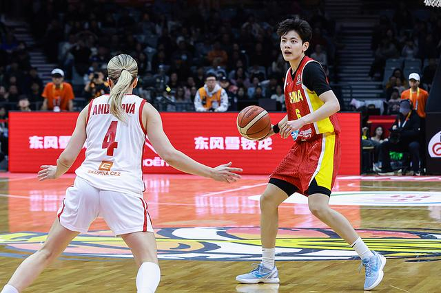 中国女篮提前锁定2026女篮世界杯席位 击败捷克队