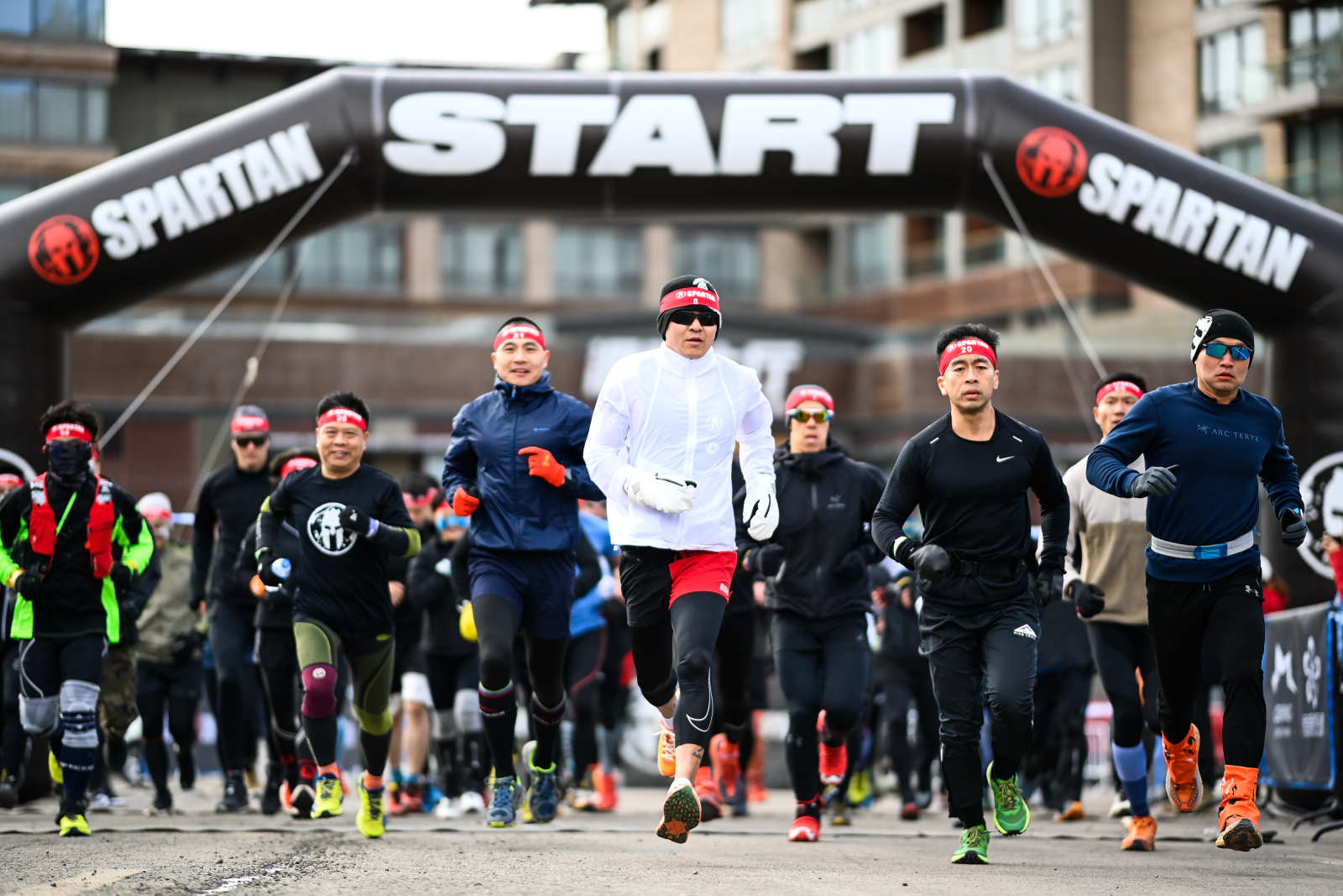 张家口云顶滑雪公园打响斯巴达勇士赛首站 王子