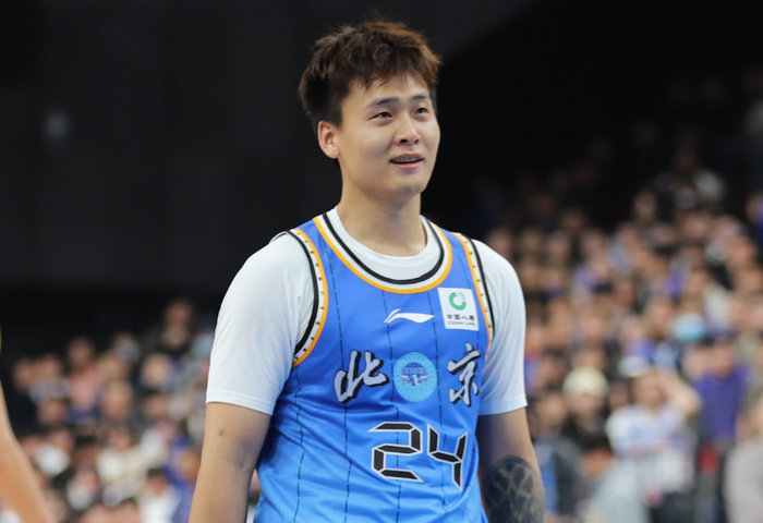 赵睿赛前热身拉伤退赛 北京冲击连胜遭挫