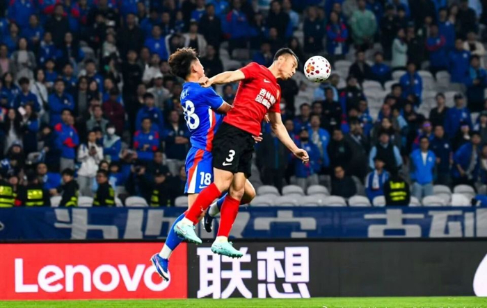 申花双响定乾坤 金顺凯头球破僵局 辽宁铁人客场