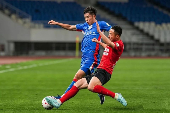 申花双响定乾坤 金顺凯头球破僵局 辽宁铁人客场