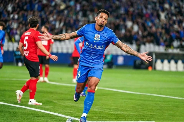 申花双响定乾坤 金顺凯头球破僵局 辽宁铁人客场