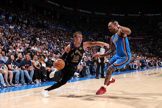 雷霆大胜湖人，肯纳德防守短板引担忧