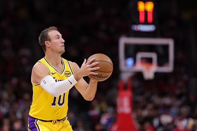 雷霆大胜湖人，肯纳德防守短板引担忧